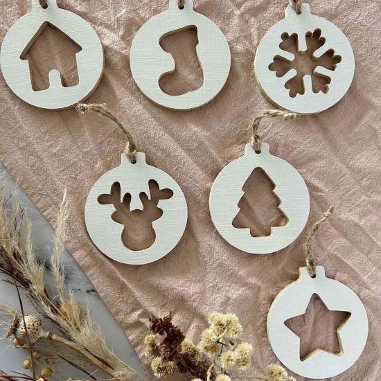 Adornos de Figuras Colgantes Caladas en Madera 9 cm x 6