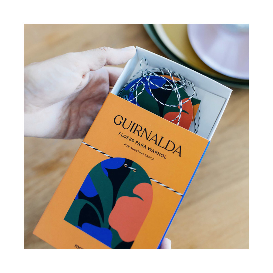 Guirnalda de 9 piezas  Flores para Warhol de Agustina Basile