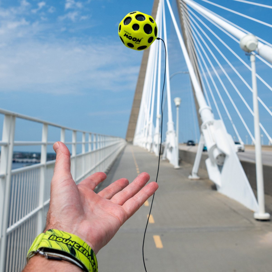 Pelota Moon con Elástico Bounceback Waboba