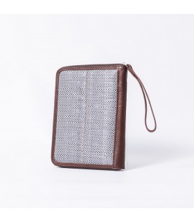 Porta Documentos Pehuenia por Fracking Design